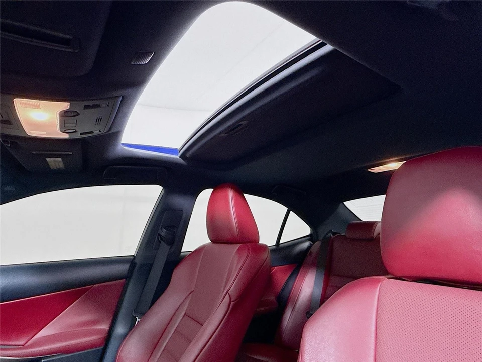 2018 Lexus IS 3rd Gen - Image 16 of 31