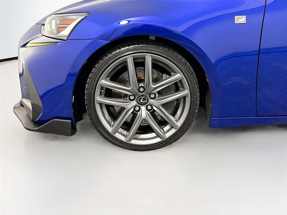 2018 Lexus IS 3rd Gen - Image 29 of 31