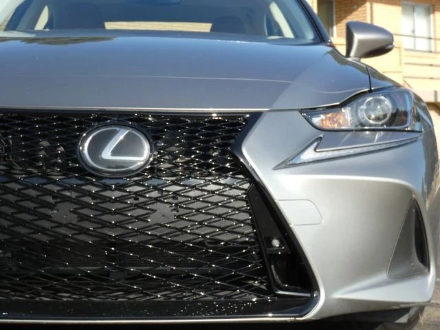 2018 Lexus IS 3rd Gen - Image 16 of 21