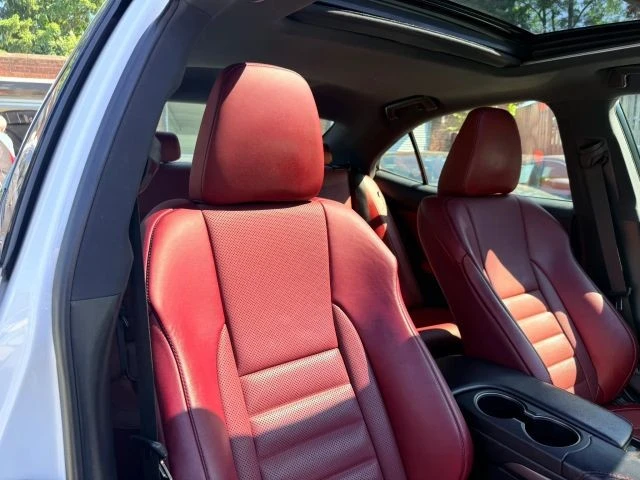 2018 Lexus IS 3rd Gen - Image 25 of 31