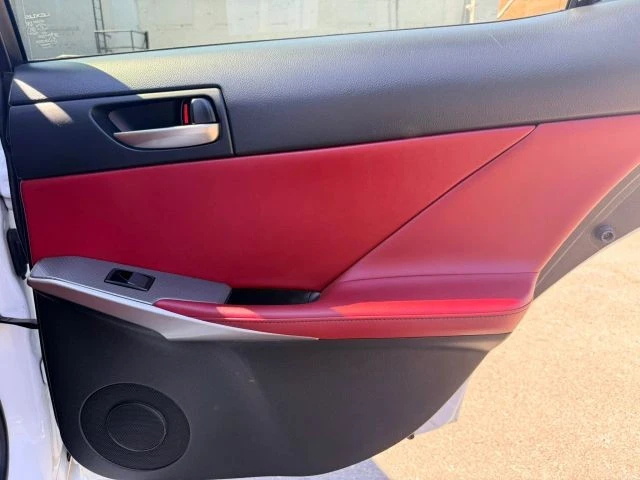2018 Lexus IS 3rd Gen - Image 19 of 31