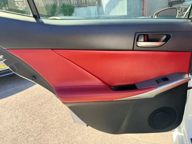 2018 Lexus IS 3rd Gen - Image 16 of 31