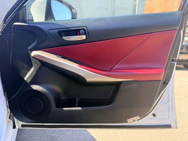 2018 Lexus IS 3rd Gen - Image 22 of 31