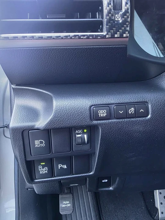 2018 Lexus IS 3rd Gen - Image 15 of 20