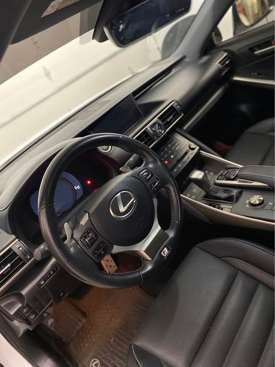 2018 Lexus IS 3rd Gen - Image 8 of 9
