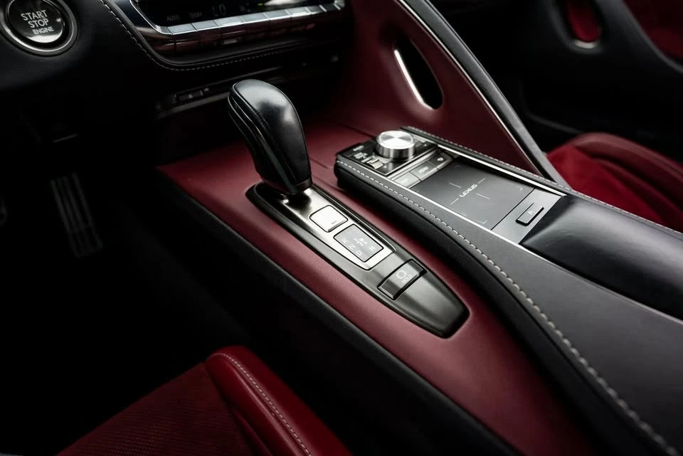 2018 Lexus LC - Image 15 of 17