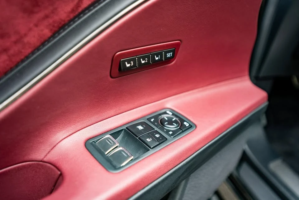 2018 Lexus LC - Image 12 of 17
