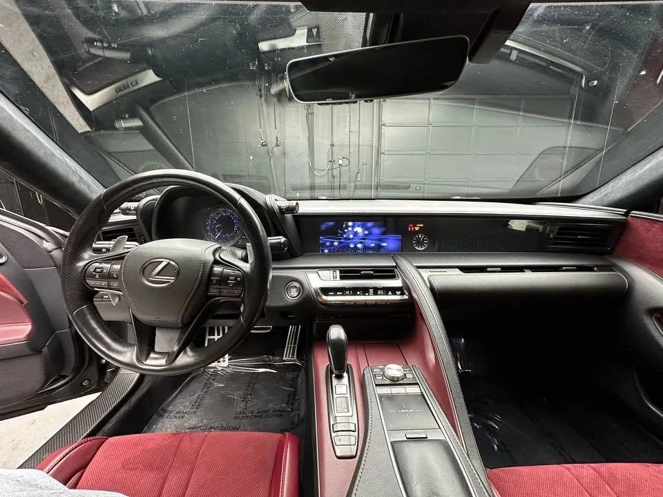 2018 Lexus LC - Image 16 of 20