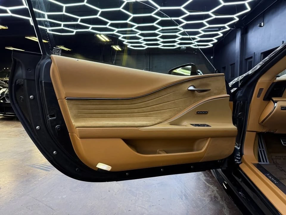 2018 Lexus LC - Image 11 of 19