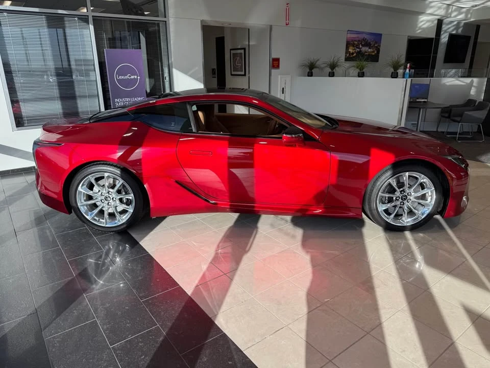 2018 Lexus LC - Image 9 of 11