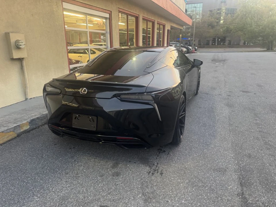 2018 Lexus LC - Image 16 of 24