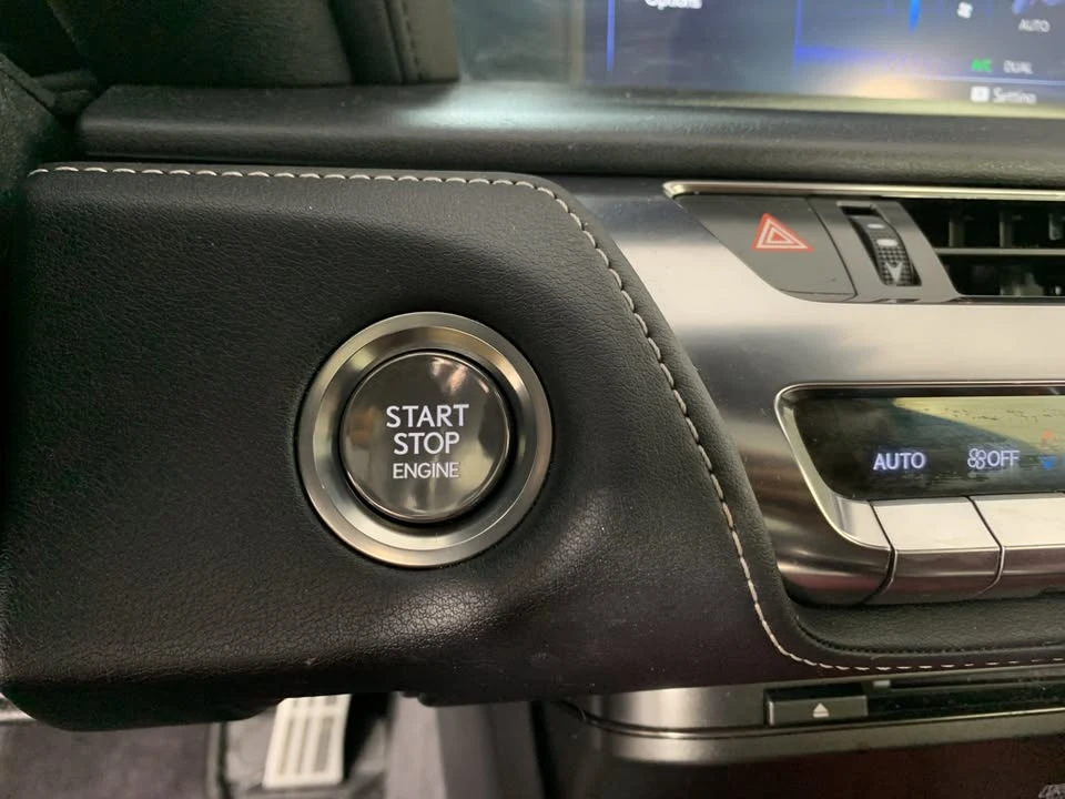 2018 Lexus LC - Image 18 of 20