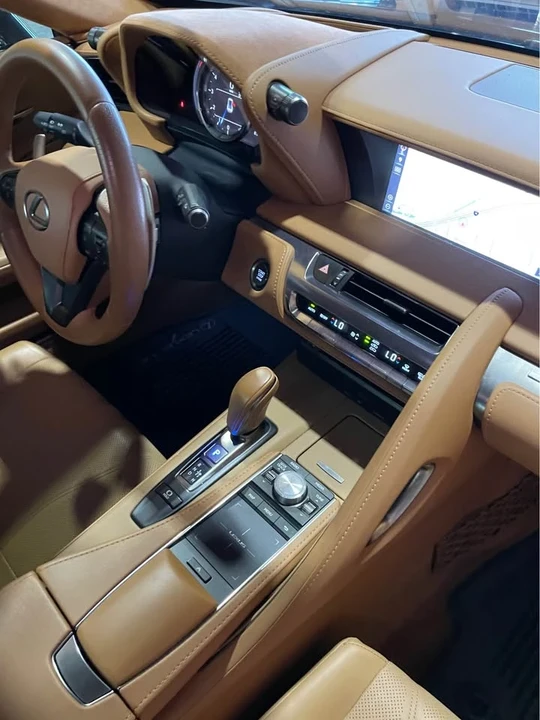 2018 Lexus LC - Image 10 of 20