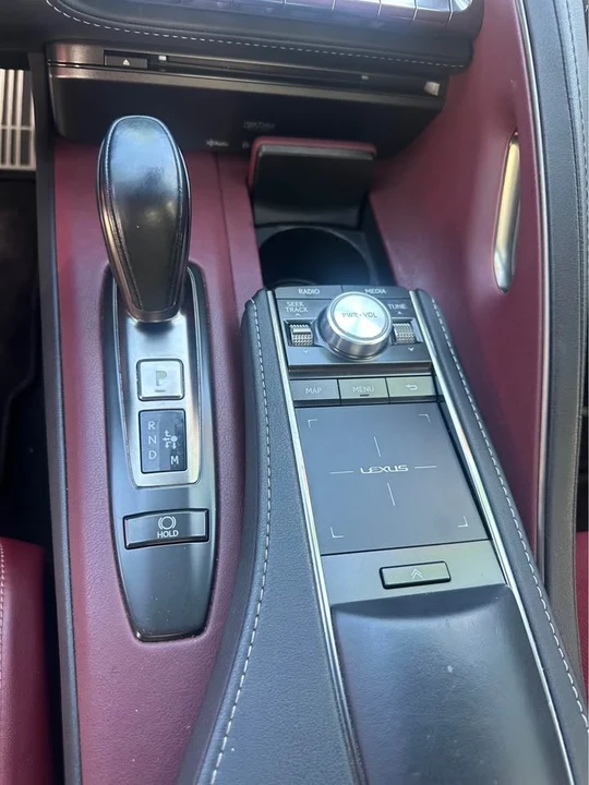 2018 Lexus LC - Image 9 of 10
