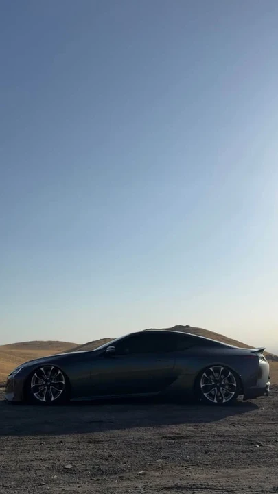 2018 Lexus LC - Image 10 of 12