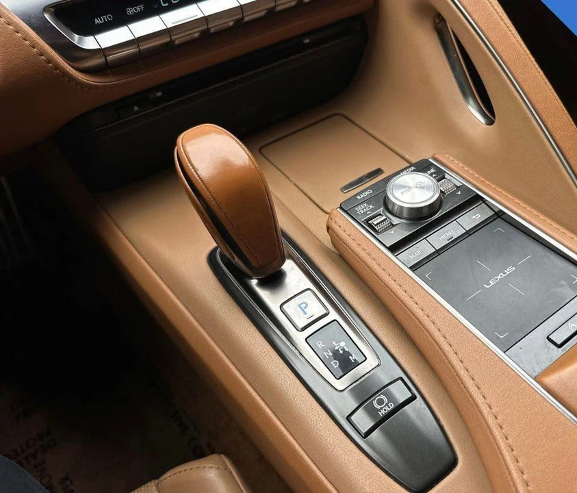 2018 Lexus LC - Image 8 of 11