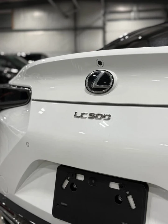 2018 Lexus LC - Image 8 of 14