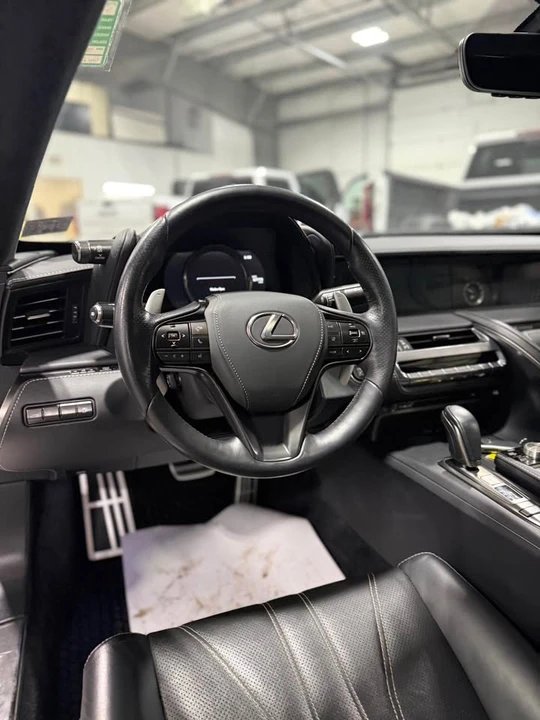 2018 Lexus LC - Image 11 of 14