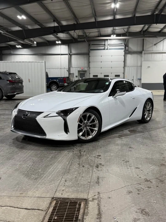 2018 Lexus LC - Image 9 of 14