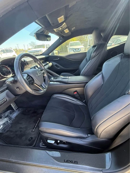 2018 Lexus LC - Image 9 of 12