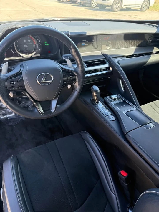 2018 Lexus LC - Image 10 of 12