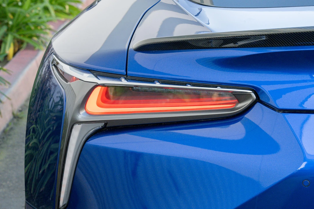2018 Lexus LC - Image 12 of 31