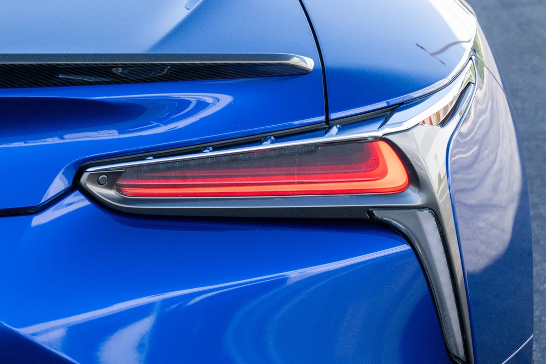 2018 Lexus LC - Image 14 of 31