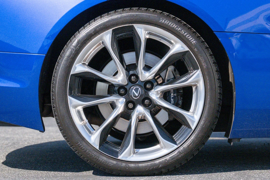 2018 Lexus LC - Image 21 of 31