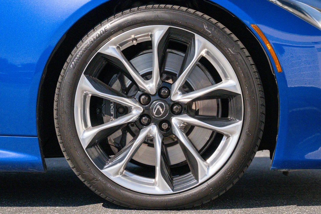 2018 Lexus LC - Image 22 of 31