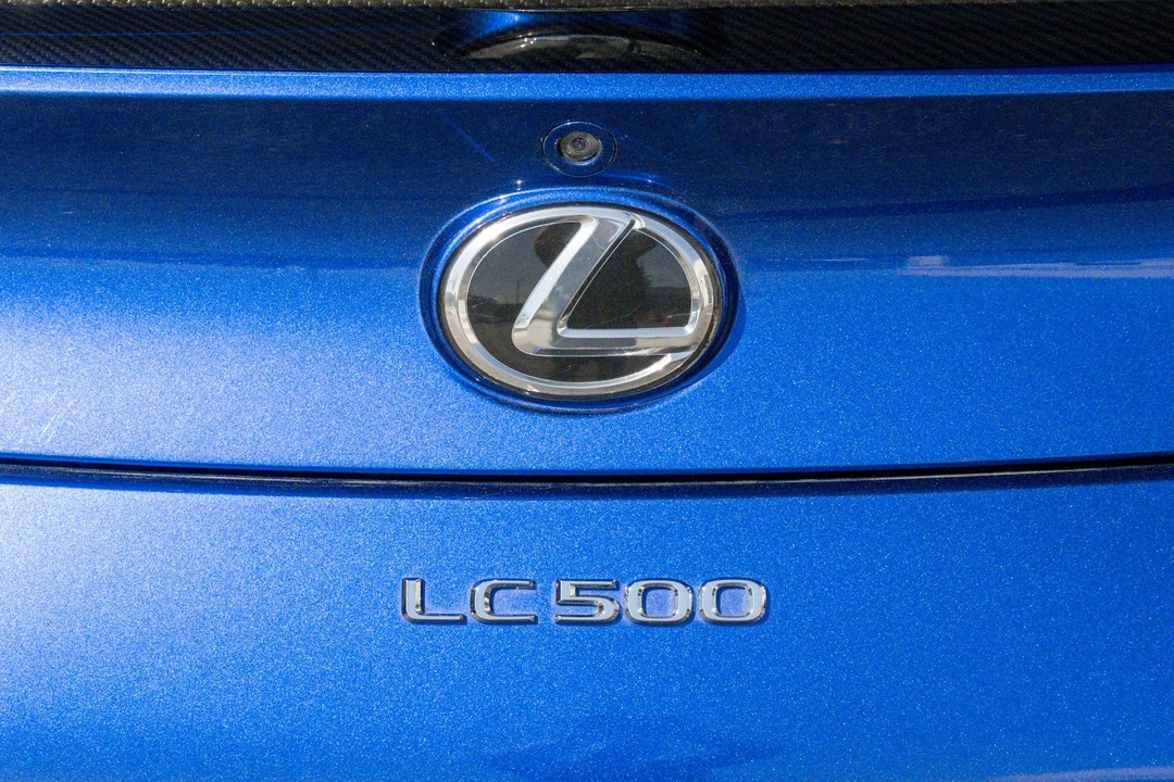 2018 Lexus LC - Image 13 of 31