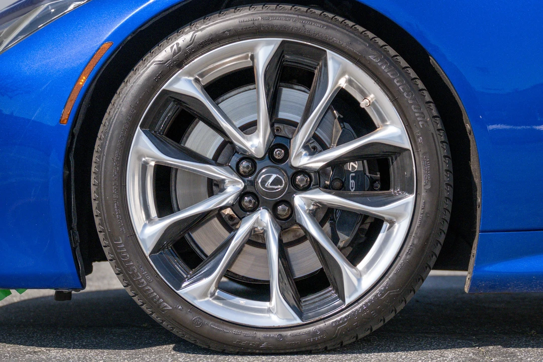 2018 Lexus LC - Image 19 of 31