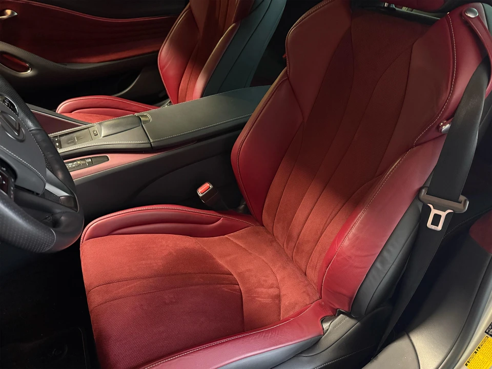 2018 Lexus LC - Image 28 of 31
