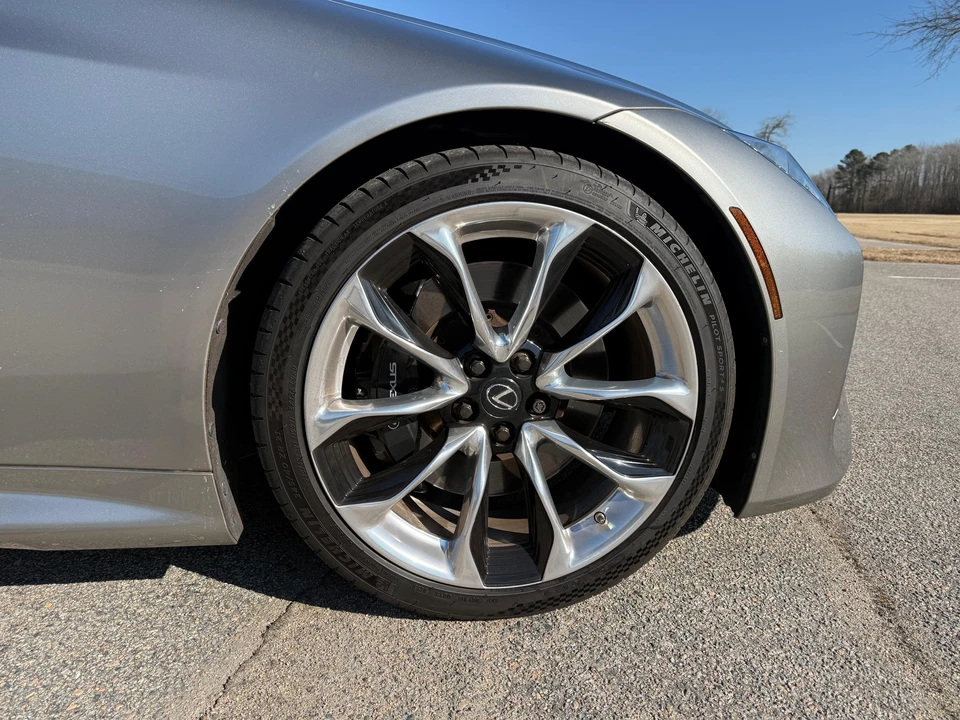 2018 Lexus LC - Image 23 of 31