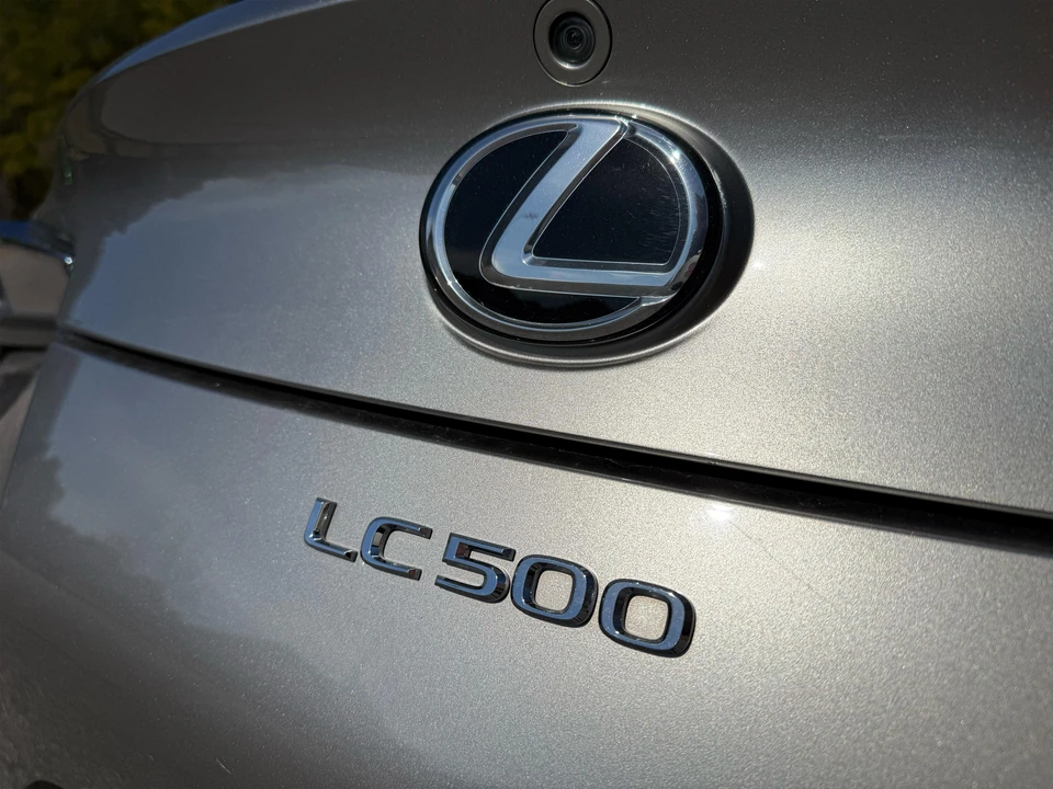 2018 Lexus LC - Image 17 of 31