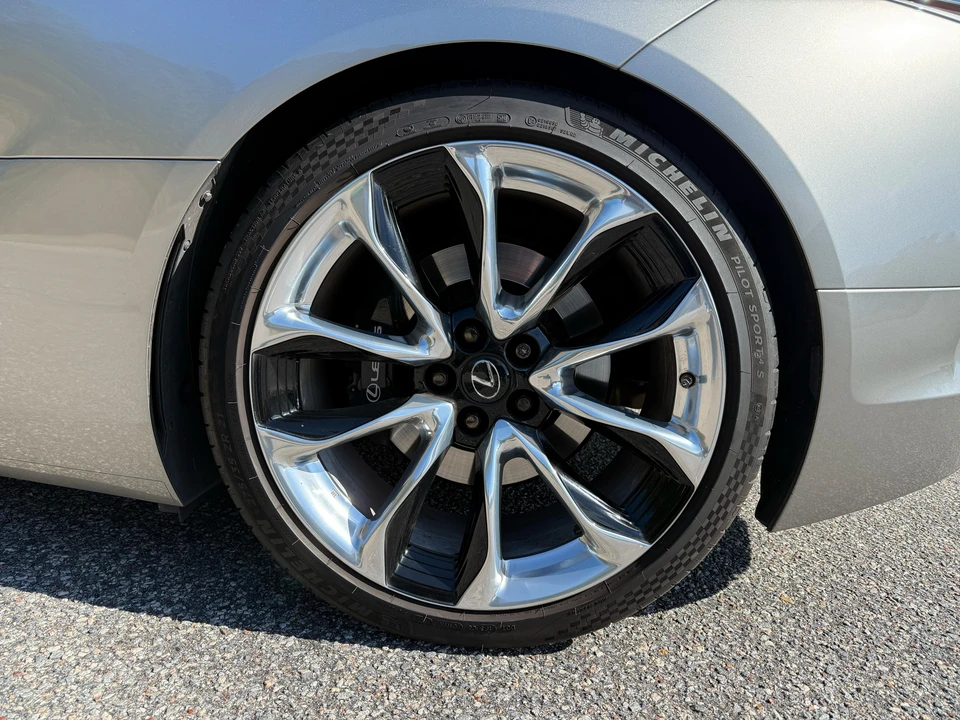 2018 Lexus LC - Image 21 of 31