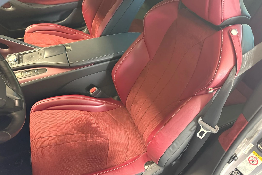 2018 Lexus LC - Image 25 of 31