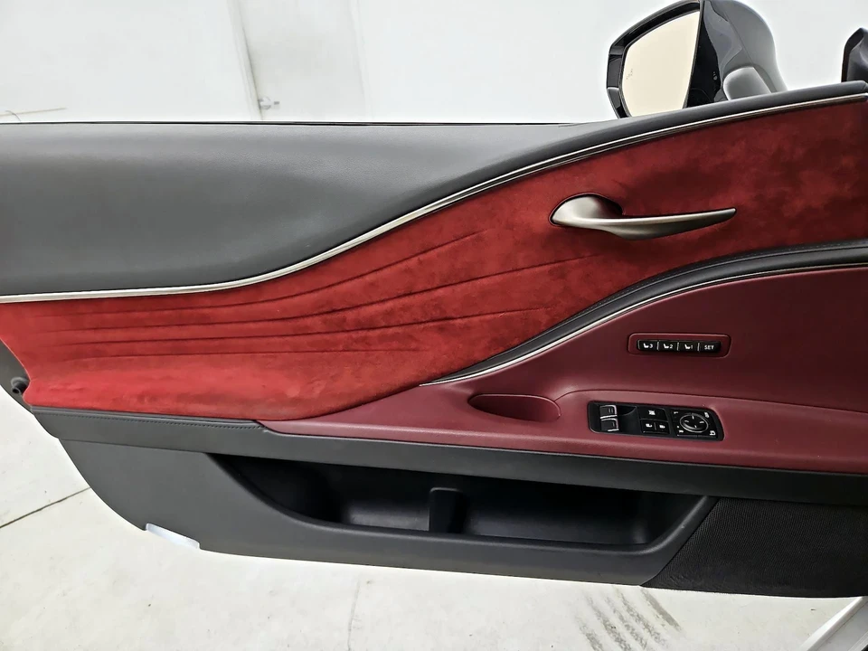 2018 Lexus LC - Image 13 of 26