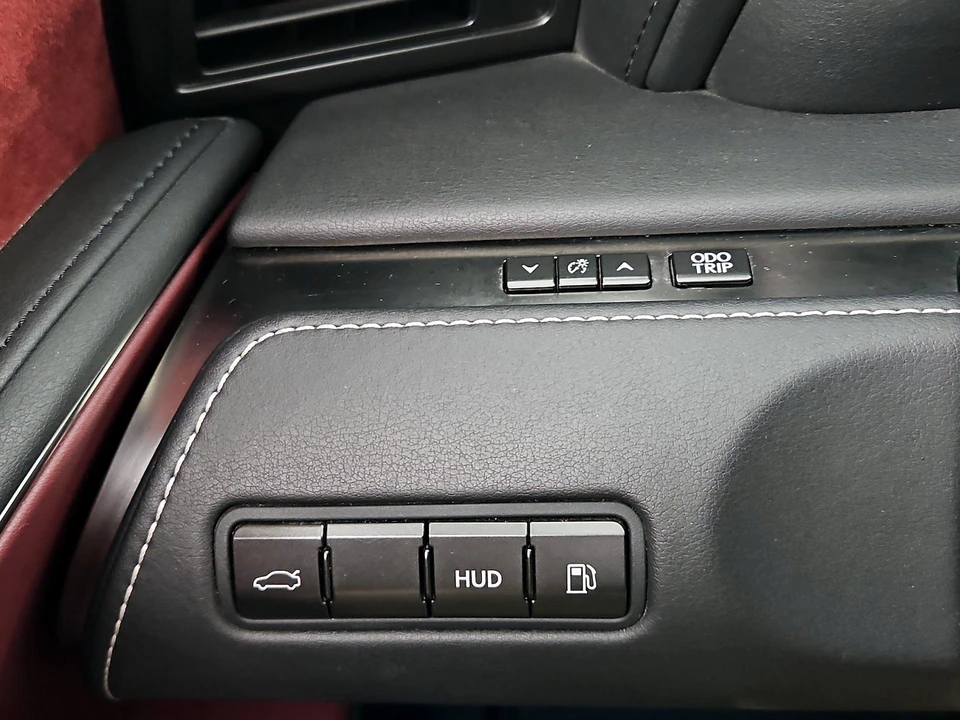 2018 Lexus LC - Image 14 of 26