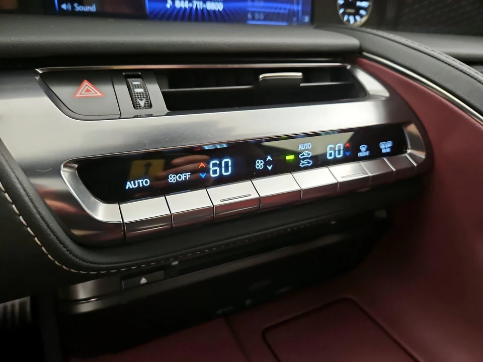 2018 Lexus LC - Image 18 of 26