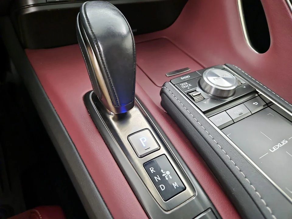 2018 Lexus LC - Image 19 of 26