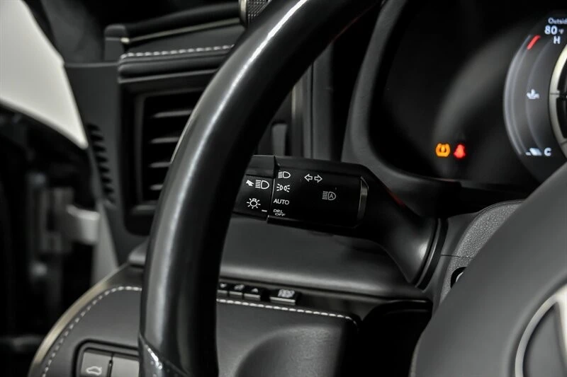 2018 Lexus LC - Image 24 of 31