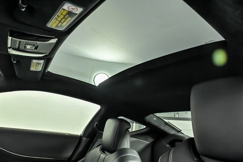 2018 Lexus LC - Image 18 of 31