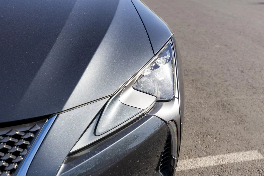 2018 Lexus LC - Image 12 of 31