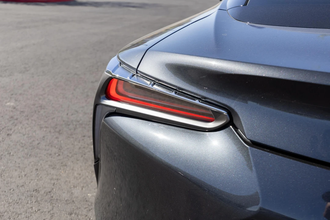 2018 Lexus LC - Image 15 of 31