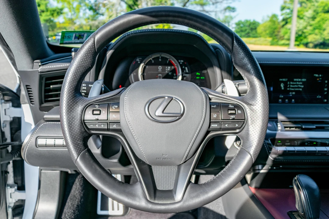 2018 Lexus LC - Image 24 of 31