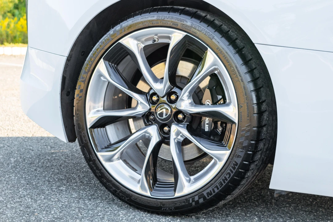 2018 Lexus LC - Image 15 of 31
