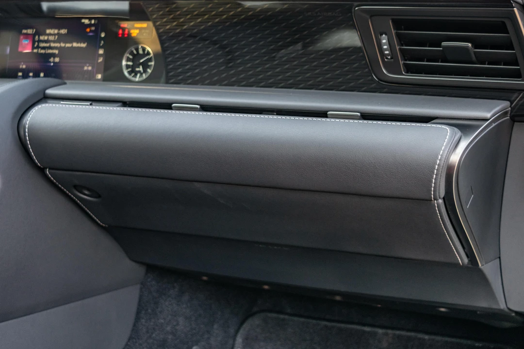 2018 Lexus LC - Image 26 of 31