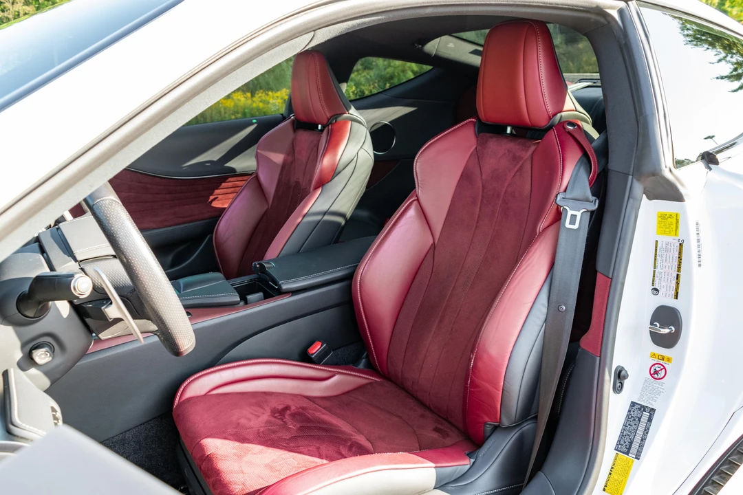 2018 Lexus LC - Image 18 of 31