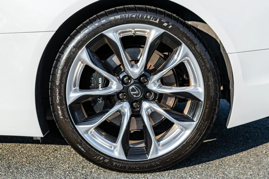 2018 Lexus LC - Image 14 of 31