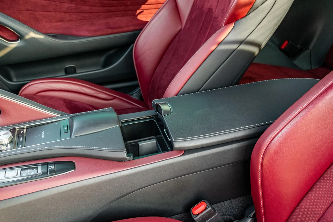 2018 Lexus LC - Image 25 of 31